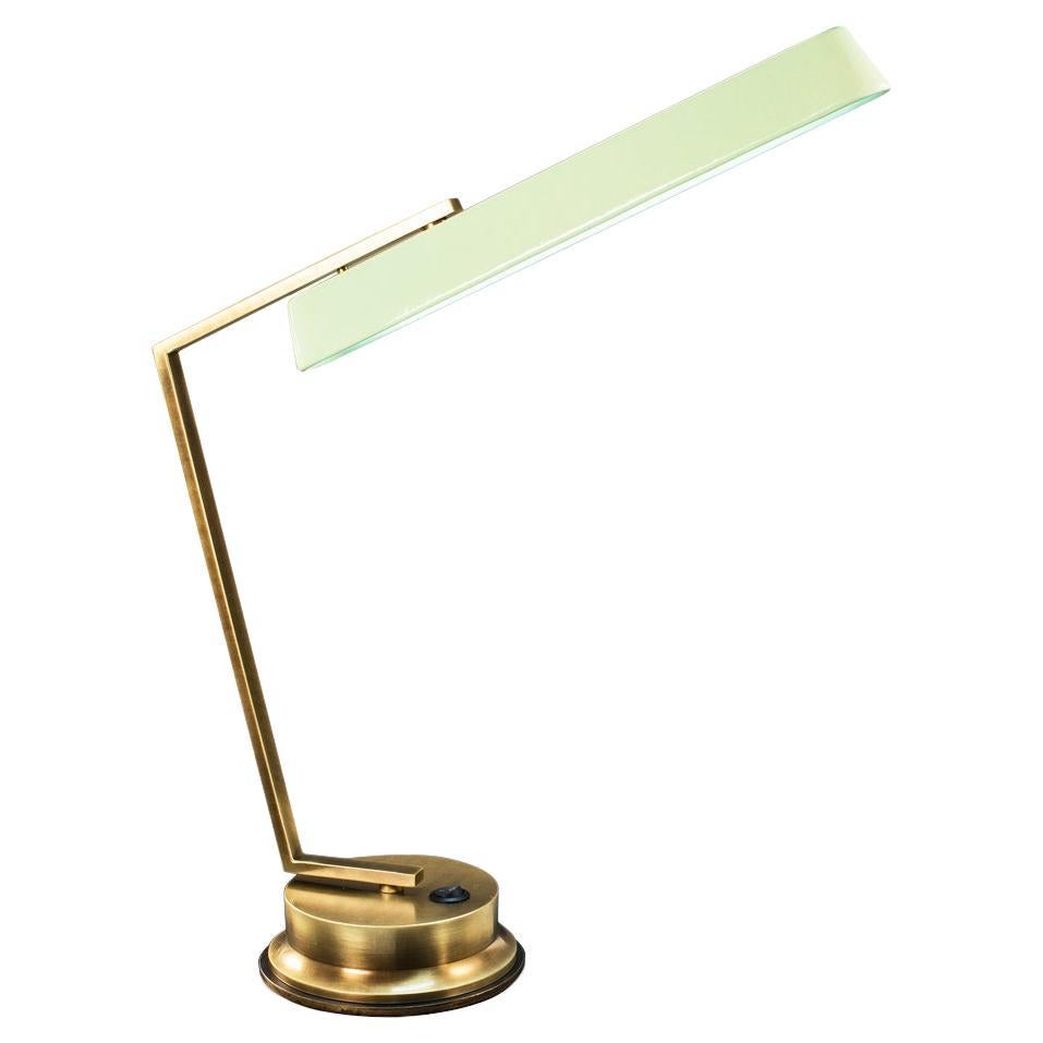 21e siècle, lampe de bureau en bronze doré  avec diffuseur en porcelaine 