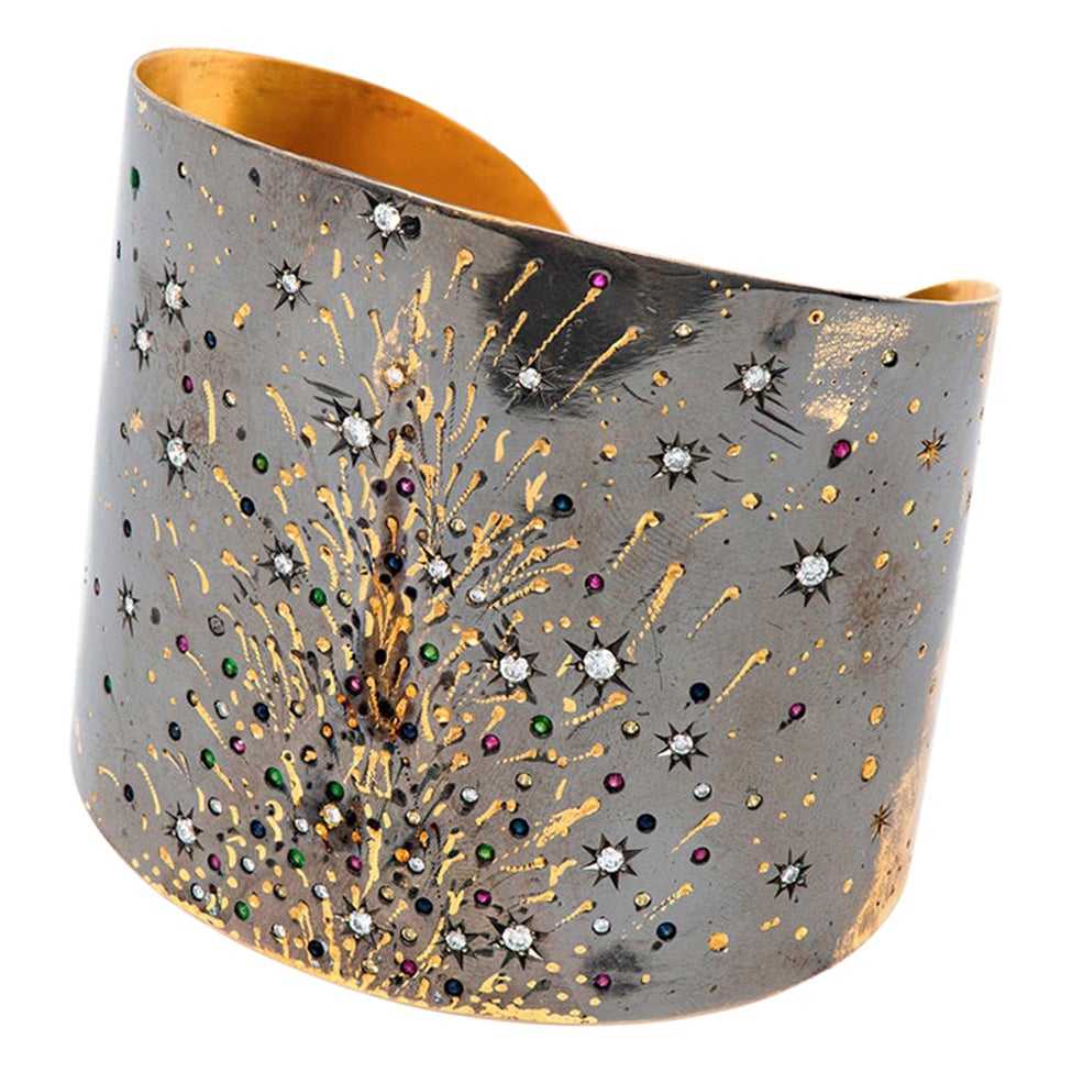 Armband aus 18 Karat Schwarzgold mit Diamanten, Rubinen, Smaragden und Saphiren aus dem 21. Jahrhundert im Angebot