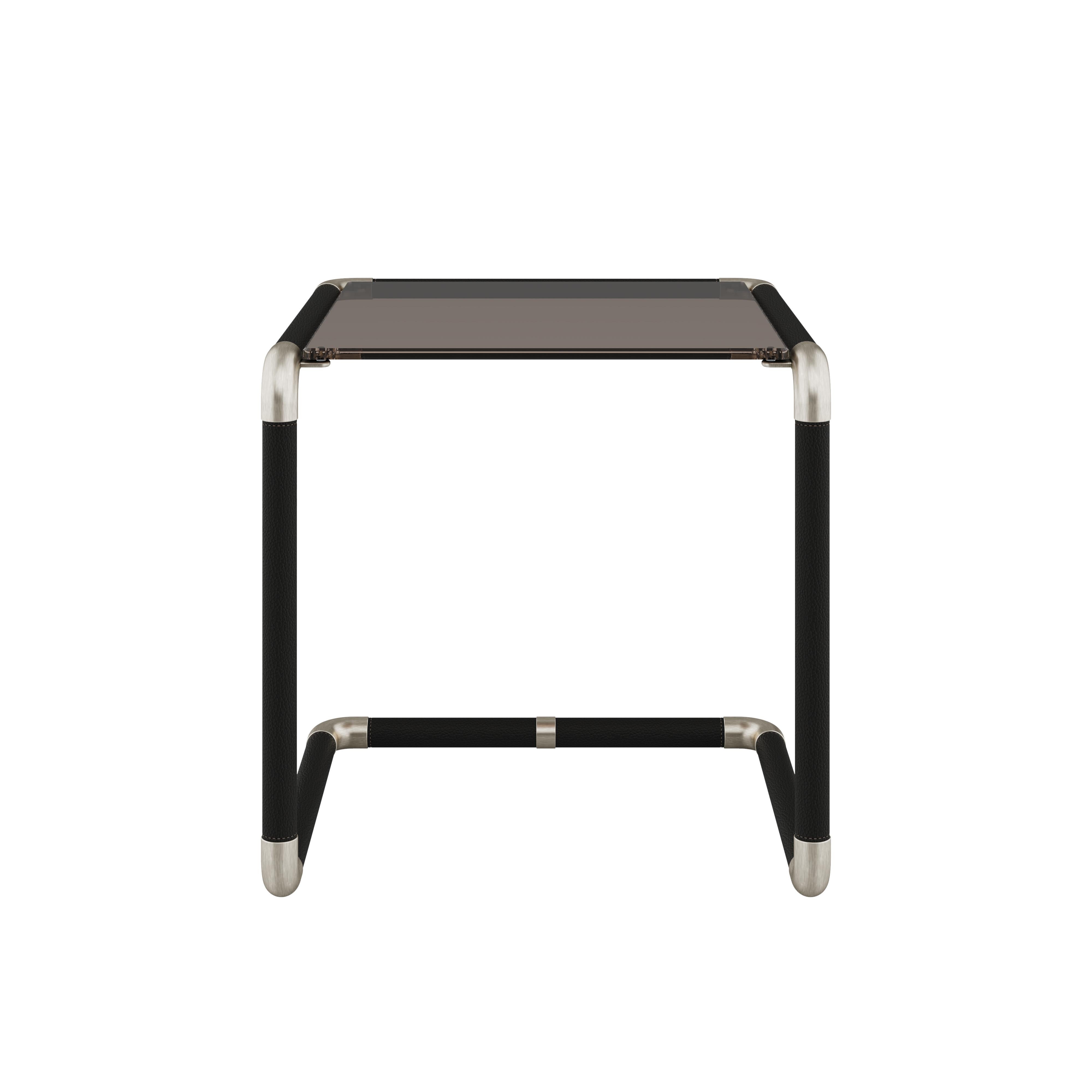 XXIe siècle et contemporain Table d'appoint Dickson du 21e siècle en laiton brossé vieilli et verre bronze par Porus en vente