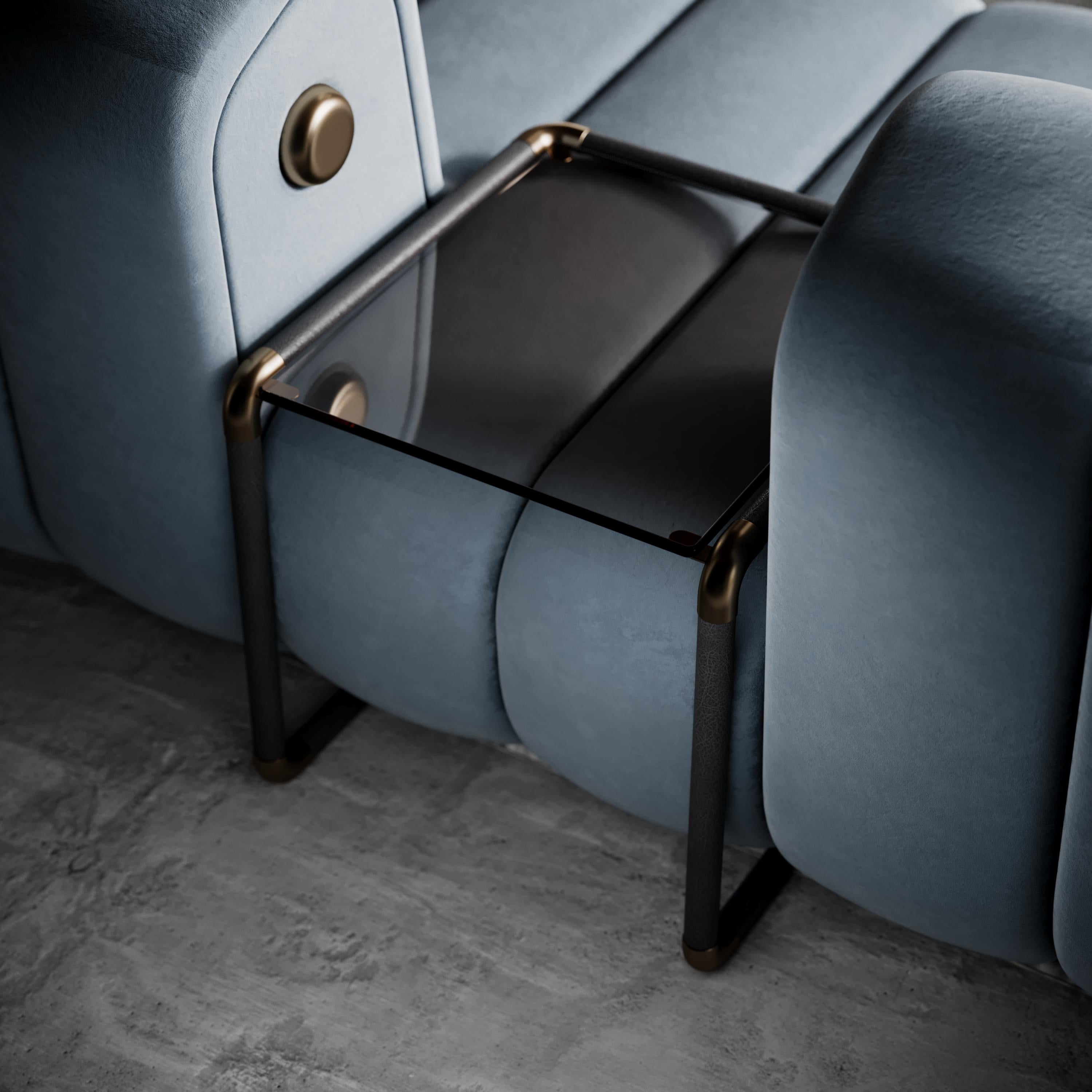 Table d'appoint Dickson du 21e siècle en laiton brossé vieilli et verre bronze par Porus en vente 2