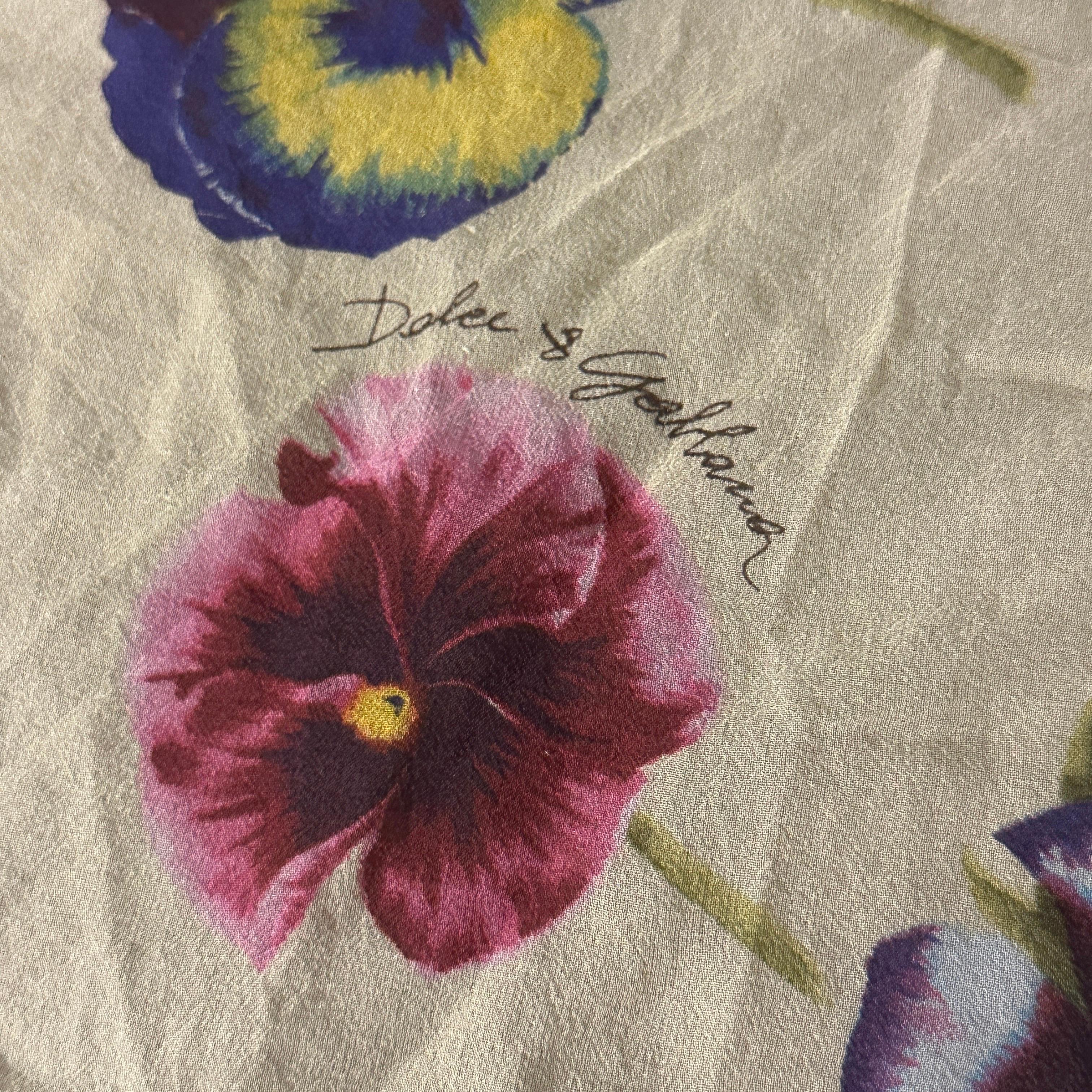 21st Century Dolce & Gabbana Animalier and Flower Silk Scarf In Excellent Condition For Sale In Aci Castello, IT