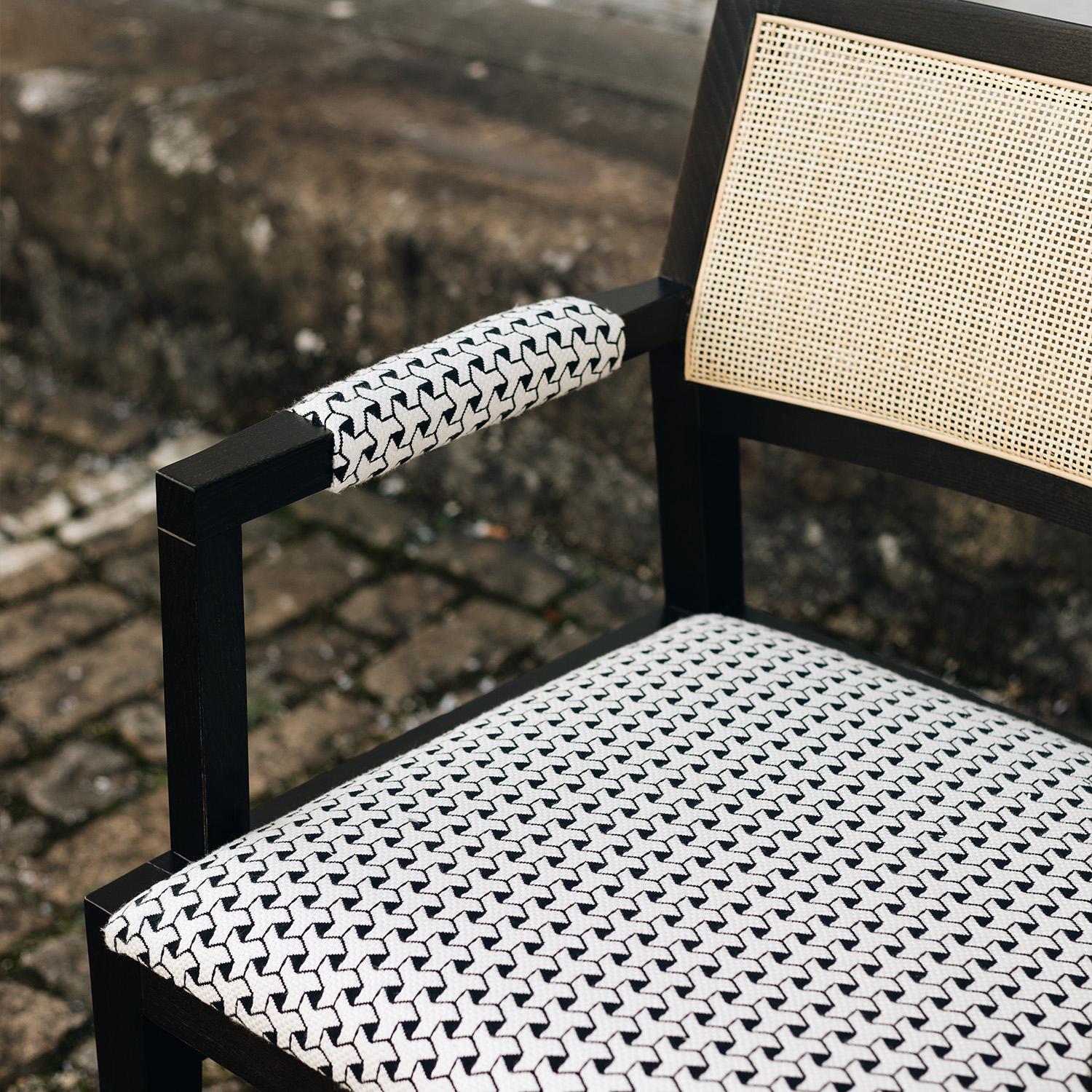 Duistt Basic Chair 1.1, Eschenholz dunkel, handgefertigt in Portugal von Duistt (Moderne der Mitte des Jahrhunderts) im Angebot