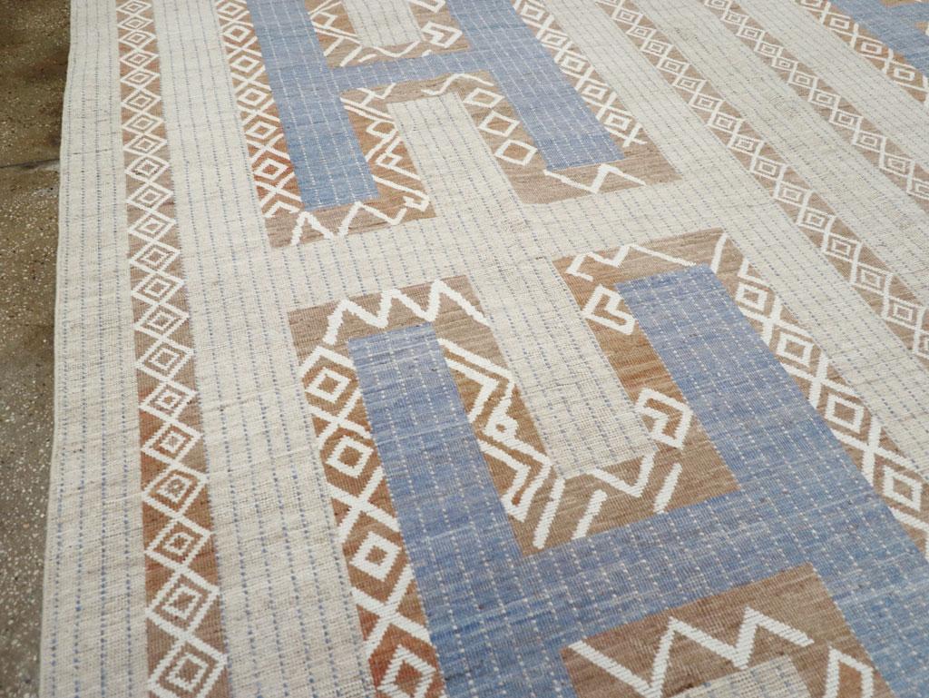 Ostturkestanischer Khotan-Teppich, afrikanisch Tuareg-inspiriert, 21. Jahrhundert (Handgeknüpft) im Angebot
