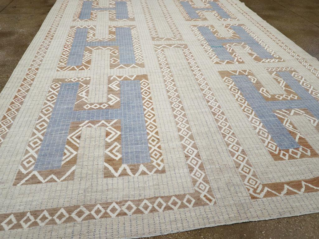 Ostturkestanischer Khotan-Teppich, afrikanisch Tuareg-inspiriert, 21. Jahrhundert (Wolle) im Angebot