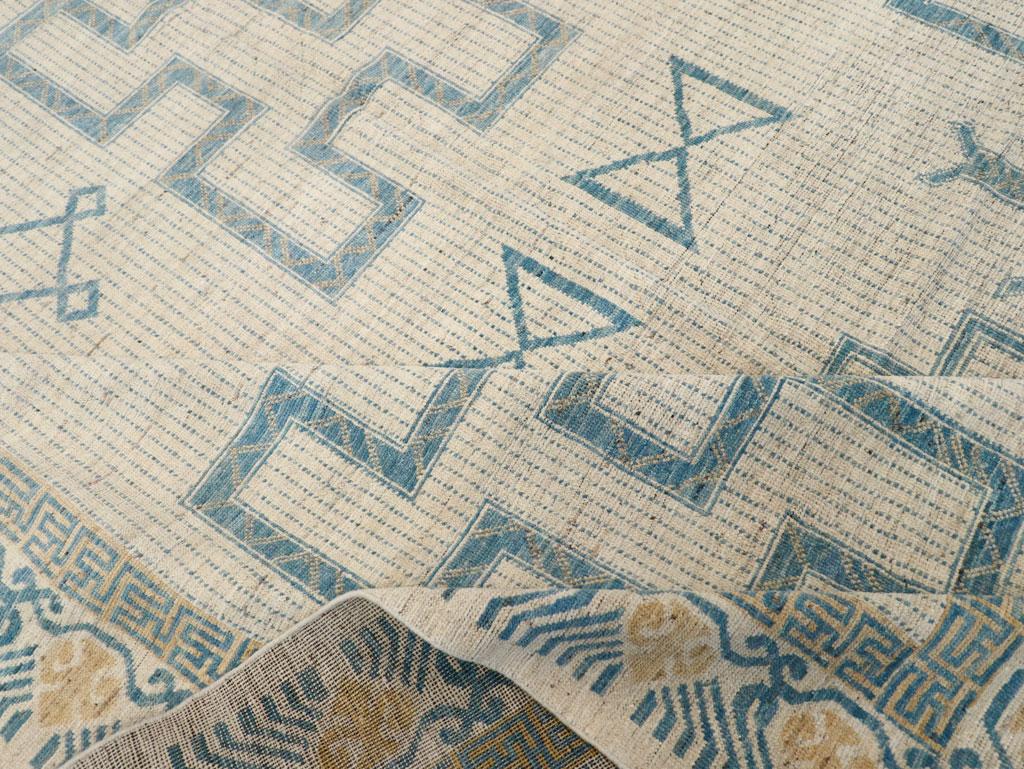 Ostturkestanischer Khotan-Teppich, afrikanisch Tuareg-inspiriert, 21. Jahrhundert im Angebot 1