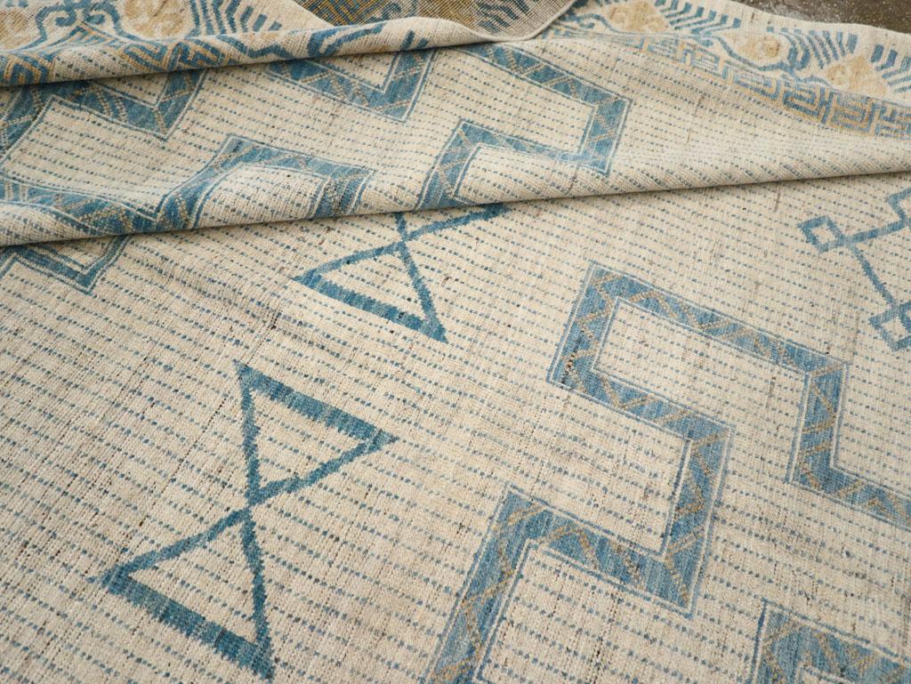 Ostturkestanischer Khotan-Teppich, afrikanisch Tuareg-inspiriert, 21. Jahrhundert im Angebot 2
