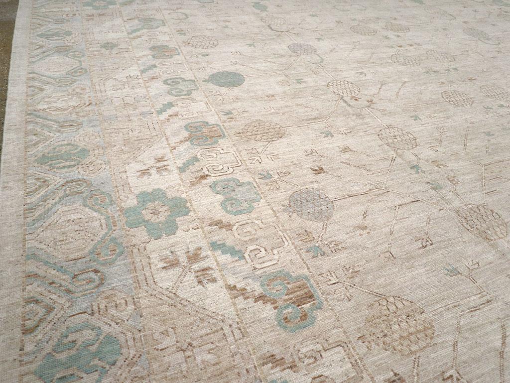 Noué à la main Grand tapis Khotan du Turkestan oriental du 21e siècle en vente