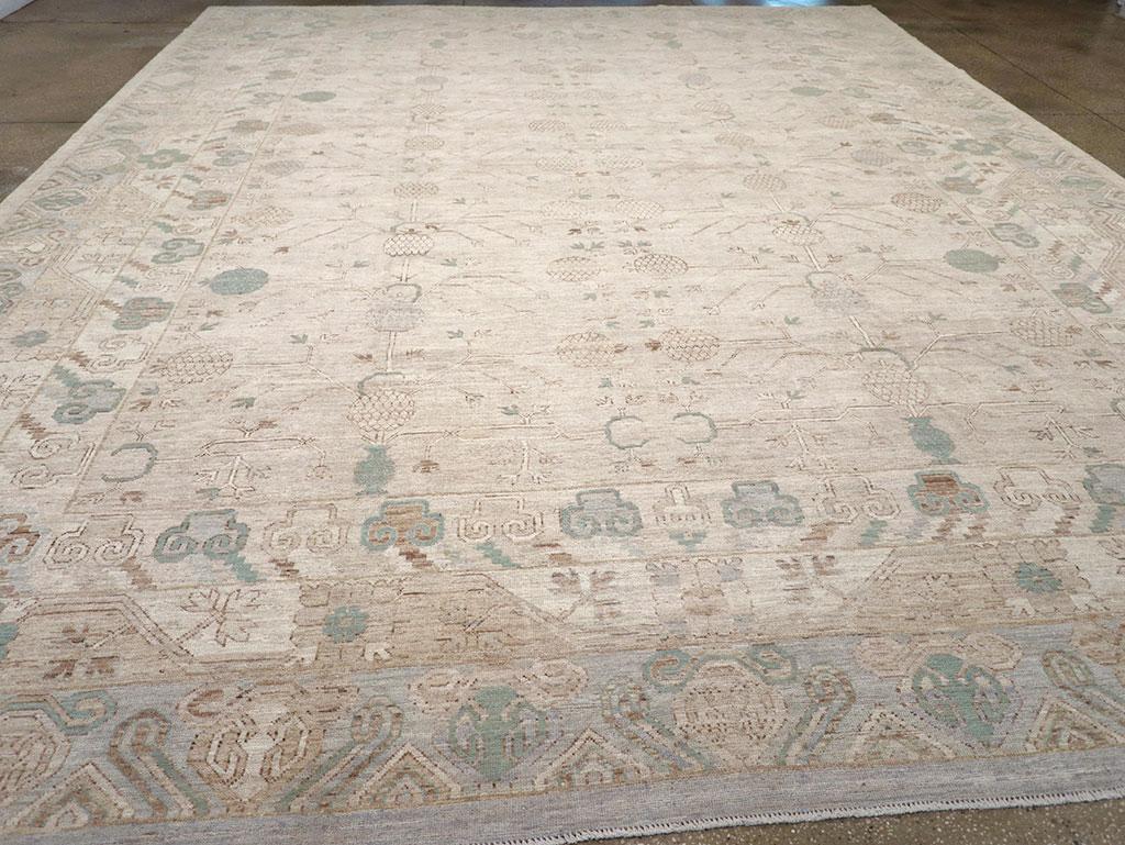 Laine Grand tapis Khotan du Turkestan oriental du 21e siècle en vente
