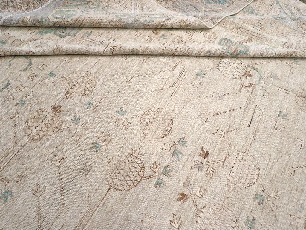 Grand tapis Khotan du Turkestan oriental du 21e siècle en vente 2