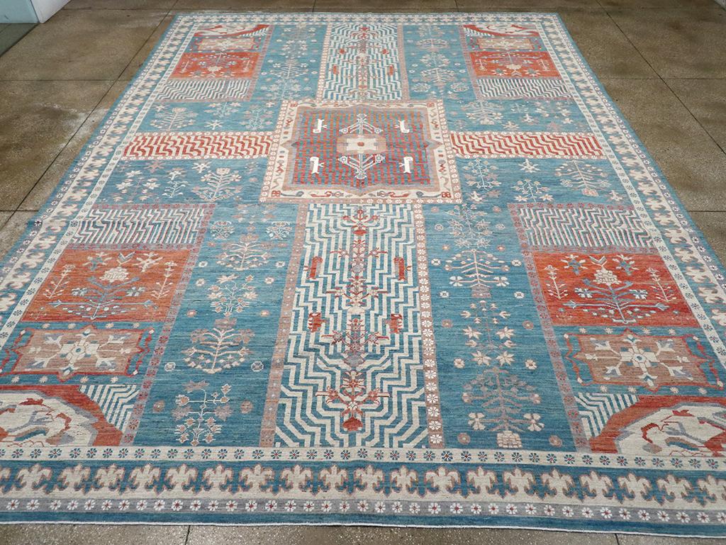 Un tapis moderne du Turkestan oriental Khotan de grande taille, fabriqué à la main au cours du 21e siècle.

Mesures : 12' 1