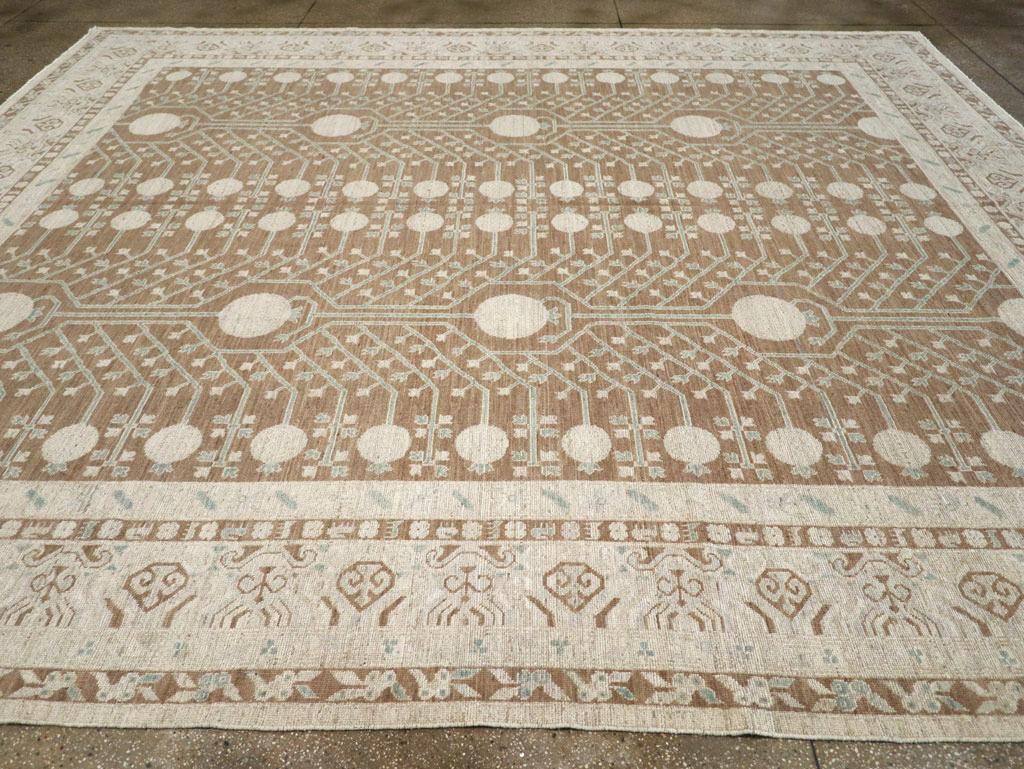 Tapis Khotan du Turkestan oriental du 21e siècle de grande taille Neuf - En vente à New York, NY