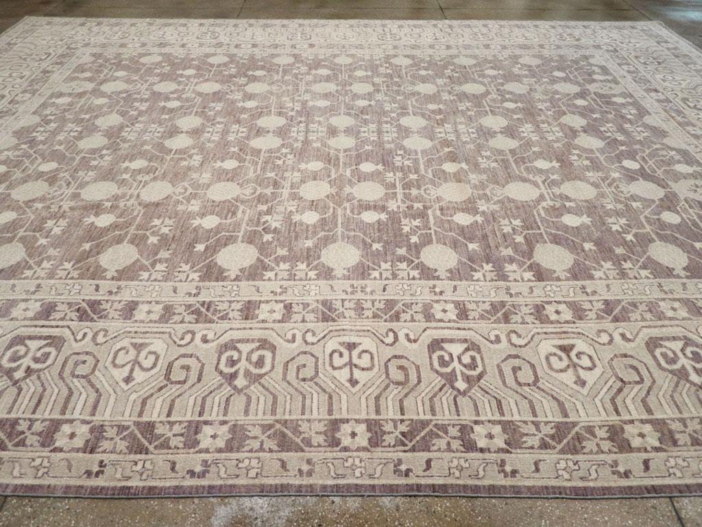 Tapis Khotan du Turkestan oriental du 21e siècle de grande taille Neuf - En vente à New York, NY