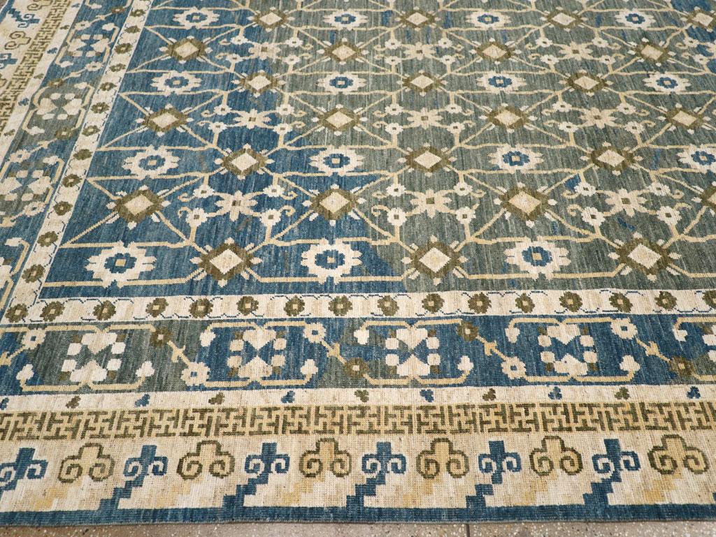 XXIe siècle et contemporain Tapis Khotan du Turkestan oriental du 21e siècle de grande taille en vente