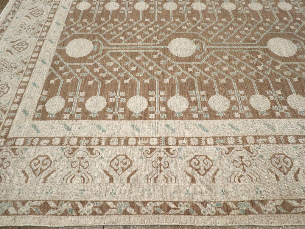 XXIe siècle et contemporain Tapis Khotan du Turkestan oriental du 21e siècle de grande taille en vente
