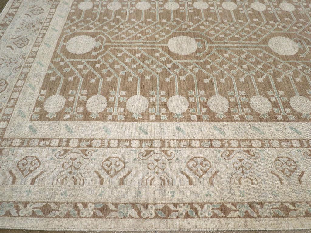 XXIe siècle et contemporain Tapis Khotan du Turkestan oriental du 21e siècle de grande taille en vente