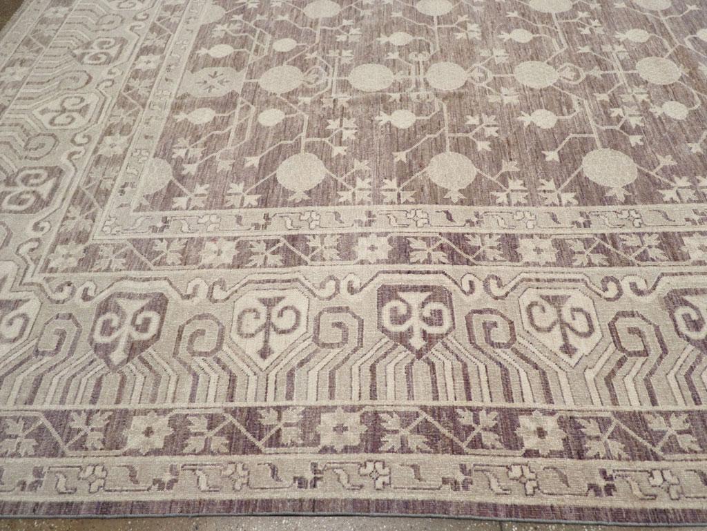 XXIe siècle et contemporain Tapis Khotan du Turkestan oriental du 21e siècle de grande taille en vente