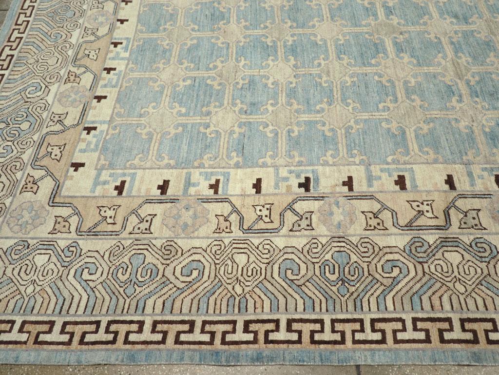 XXIe siècle et contemporain Tapis Khotan du Turkestan oriental du 21e siècle de grande taille en vente