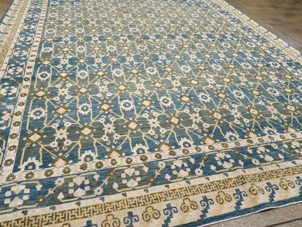 Laine Tapis Khotan du Turkestan oriental du 21e siècle de grande taille en vente