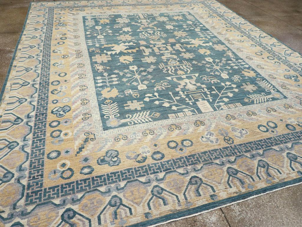 Laine Tapis Khotan du Turkestan oriental du 21e siècle de grande taille en vente