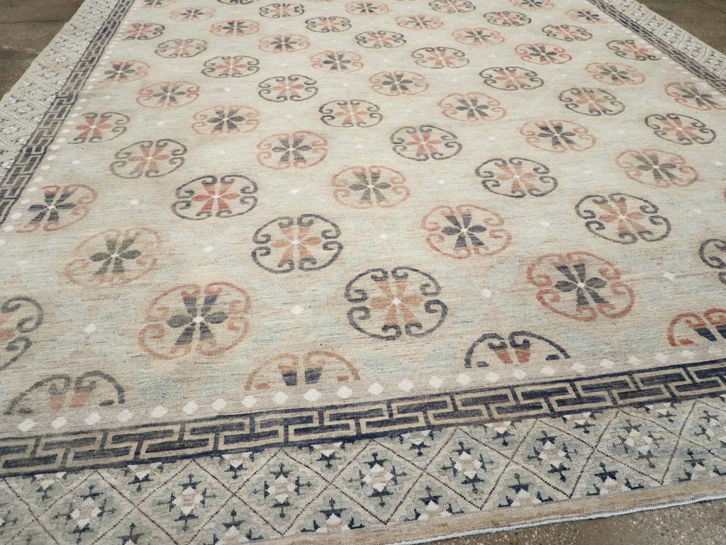 Laine Tapis Khotan du Turkestan oriental du 21e siècle de grande taille en vente