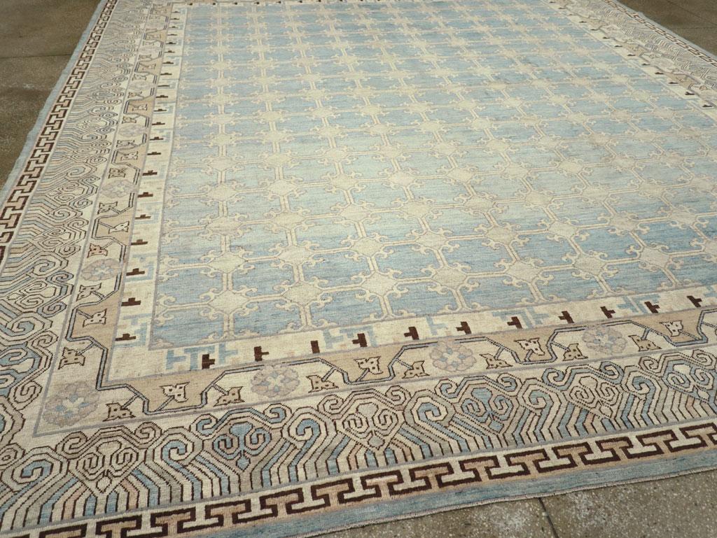 Laine Tapis Khotan du Turkestan oriental du 21e siècle de grande taille en vente