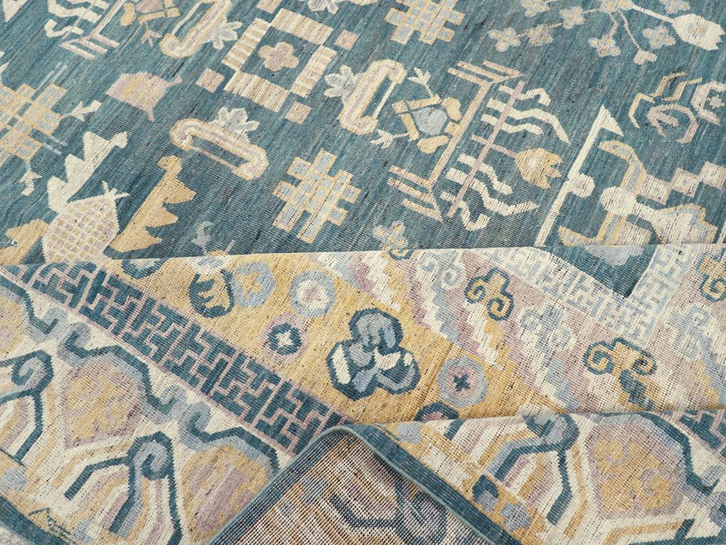 Tapis Khotan du Turkestan oriental du 21e siècle de grande taille en vente 1