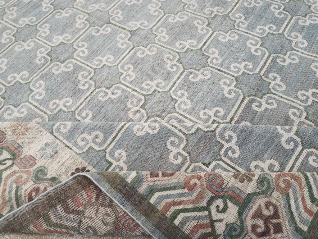 Tapis Khotan du Turkestan oriental du 21e siècle de grande taille en vente 1