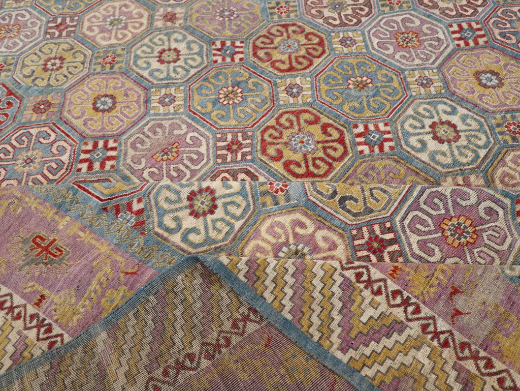 Tapis Khotan du Turkestan oriental du 21e siècle de grande taille en vente 1