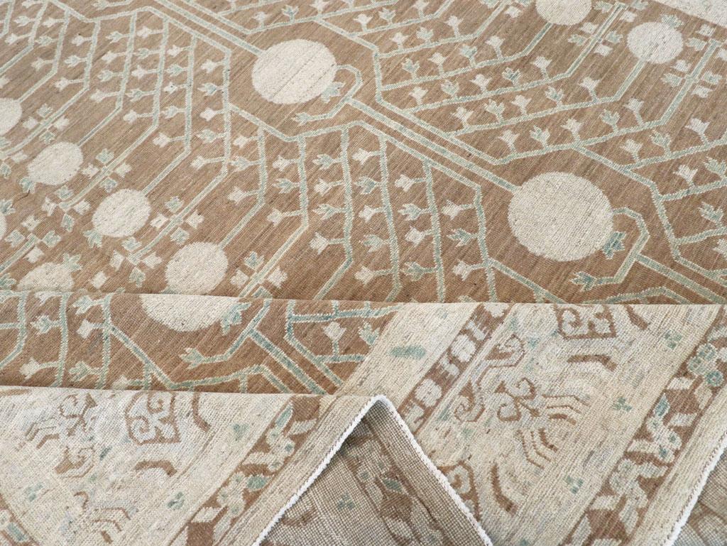 Tapis Khotan du Turkestan oriental du 21e siècle de grande taille en vente 1