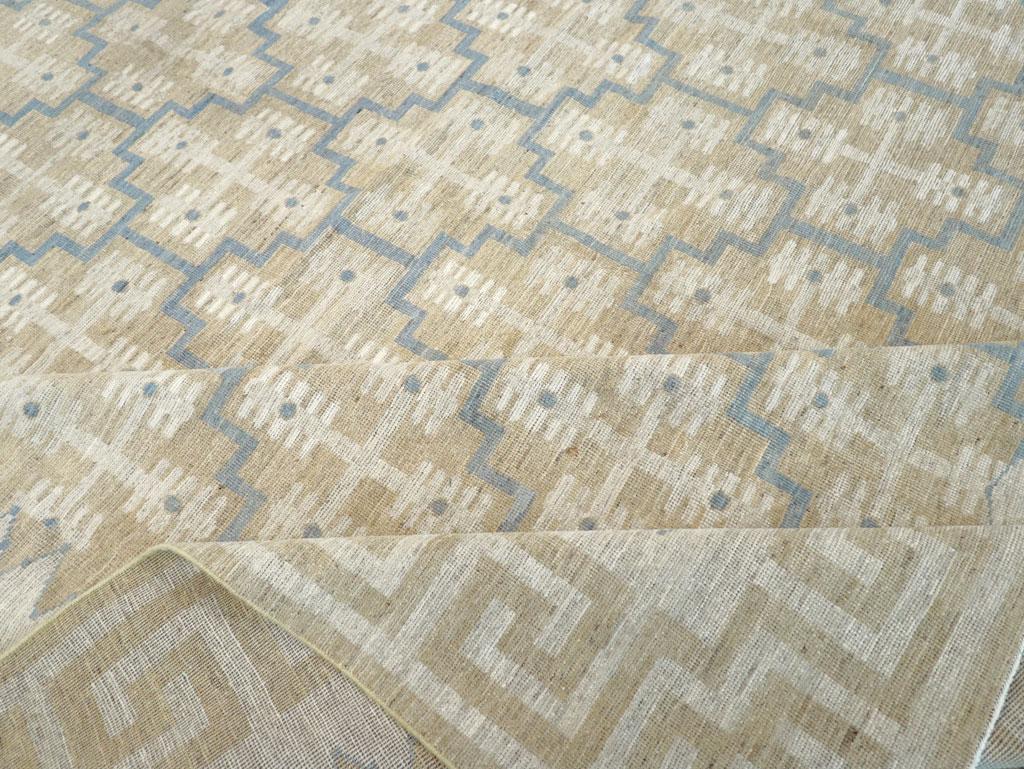Tapis Khotan du Turkestan oriental du 21e siècle de grande taille en vente 1