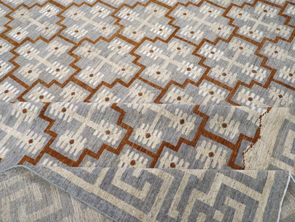 Tapis Khotan du Turkestan oriental du 21e siècle de grande taille en vente 1