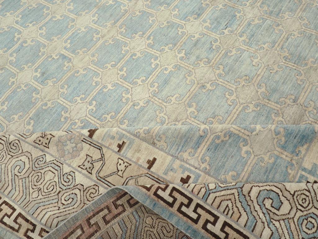 Tapis Khotan du Turkestan oriental du 21e siècle de grande taille en vente 1
