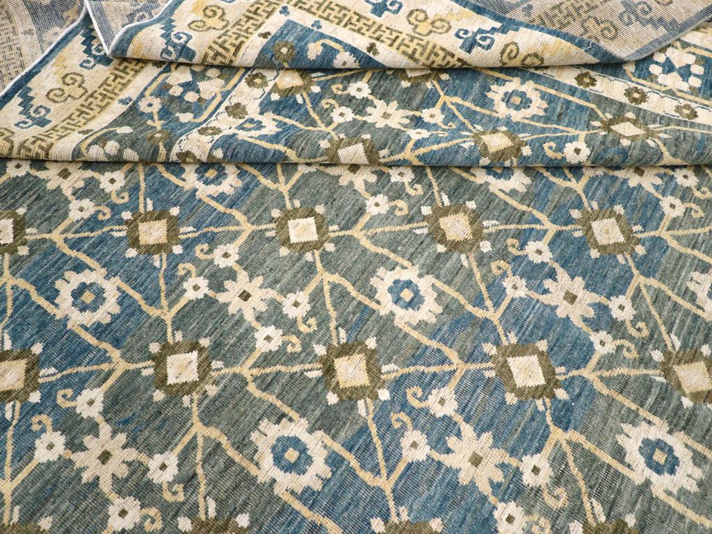 Tapis Khotan du Turkestan oriental du 21e siècle de grande taille en vente 2
