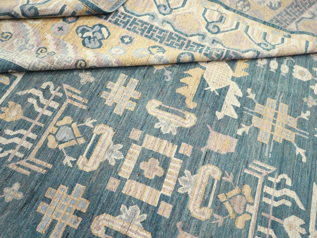 Tapis Khotan du Turkestan oriental du 21e siècle de grande taille en vente 2