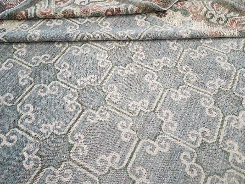 Tapis Khotan du Turkestan oriental du 21e siècle de grande taille en vente 2