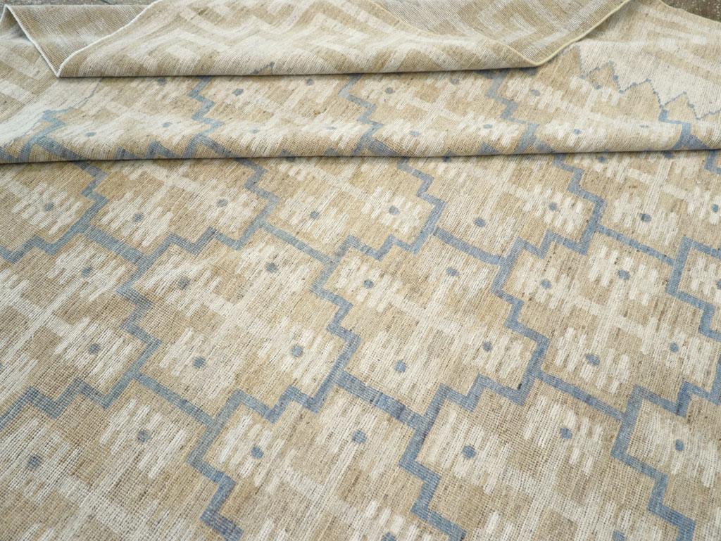 Tapis Khotan du Turkestan oriental du 21e siècle de grande taille en vente 2