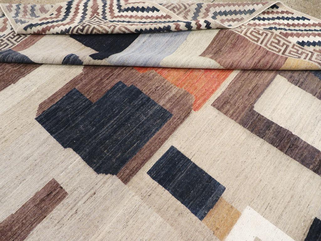 Tapis Khotan du Turkestan oriental du 21e siècle de grande taille en vente 2