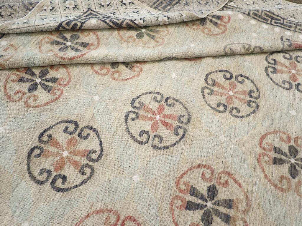 Tapis Khotan du Turkestan oriental du 21e siècle de grande taille en vente 2