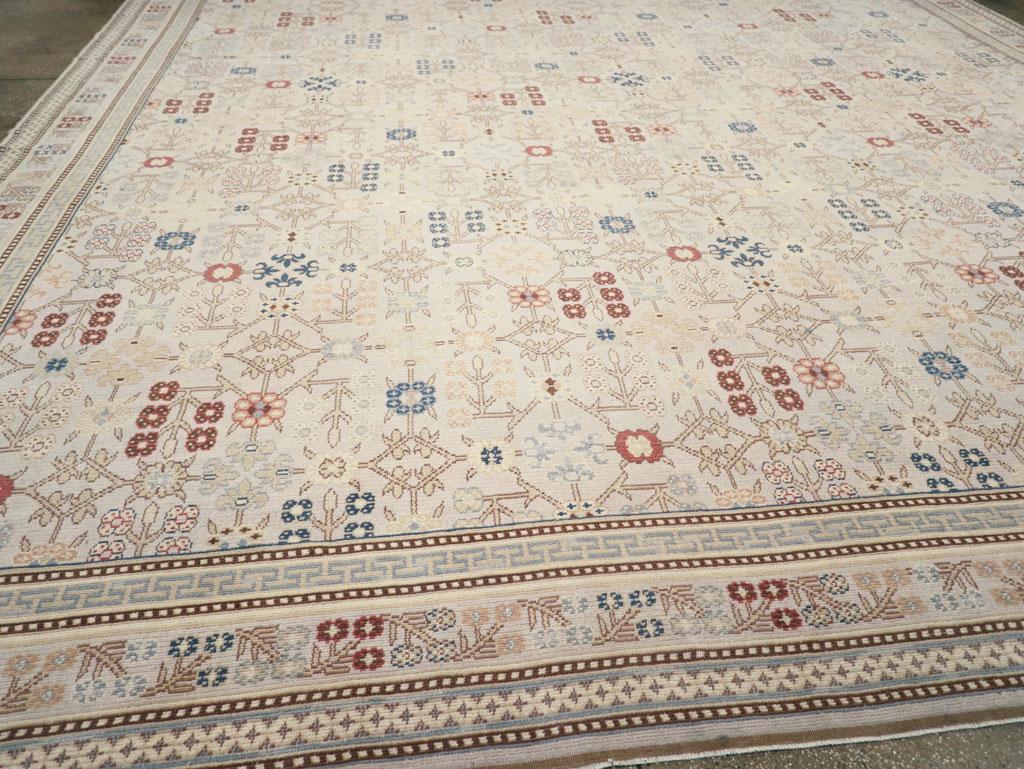 Großer quadratischer Ostturkestanischer Khotan-Teppich aus dem 21. Jahrhundert (21. Jahrhundert und zeitgenössisch) im Angebot