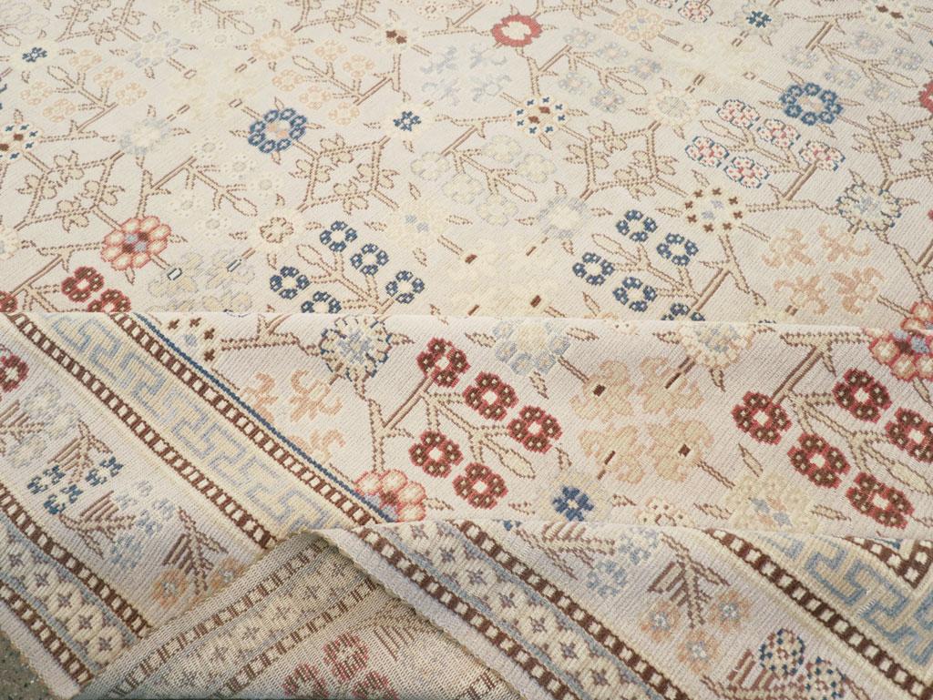Großer quadratischer Ostturkestanischer Khotan-Teppich aus dem 21. Jahrhundert (Wolle) im Angebot