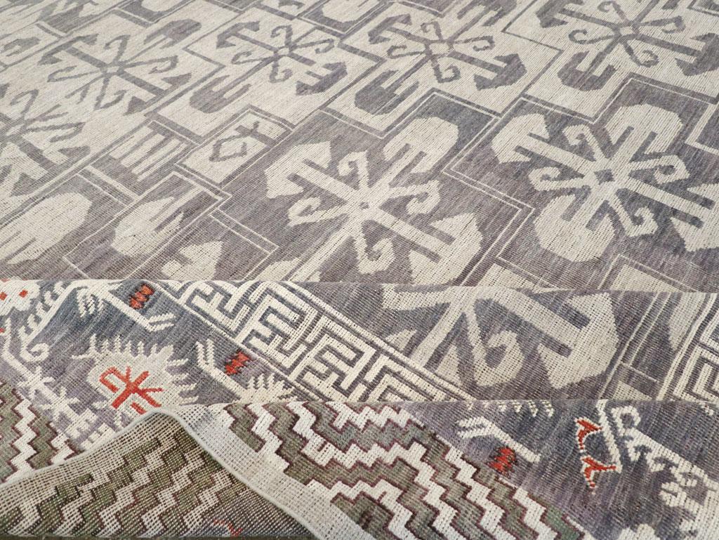 Großer quadratischer Ostturkestanischer Khotan-Teppich aus dem 21. Jahrhundert im Angebot 1