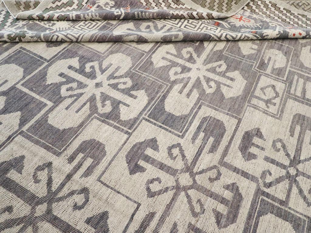 Großer quadratischer Ostturkestanischer Khotan-Teppich aus dem 21. Jahrhundert im Angebot 2
