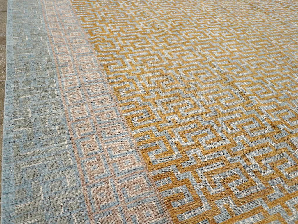 Noué à la main Tapis Khotan du Turkestan oriental surdimensionné du 21e siècle en vente