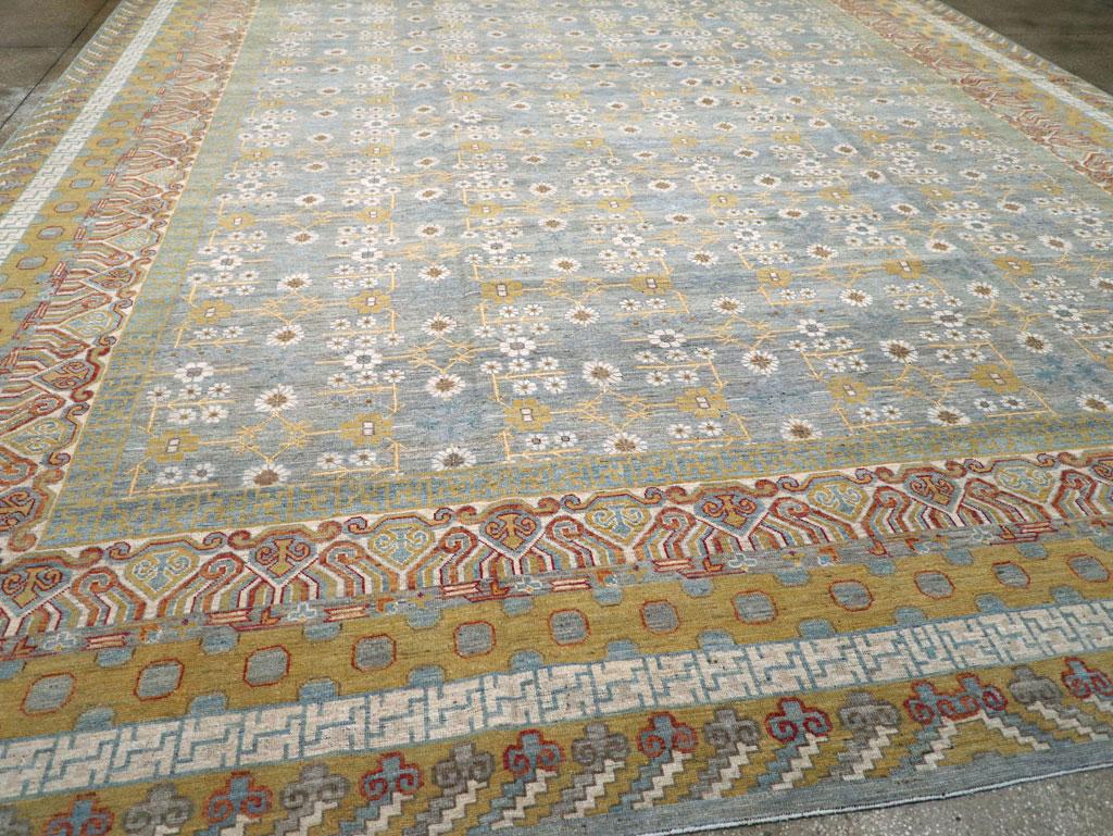 Laine Tapis Khotan du Turkestan oriental surdimensionné du 21e siècle en vente
