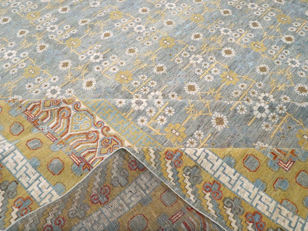 Tapis Khotan du Turkestan oriental surdimensionné du 21e siècle en vente 1