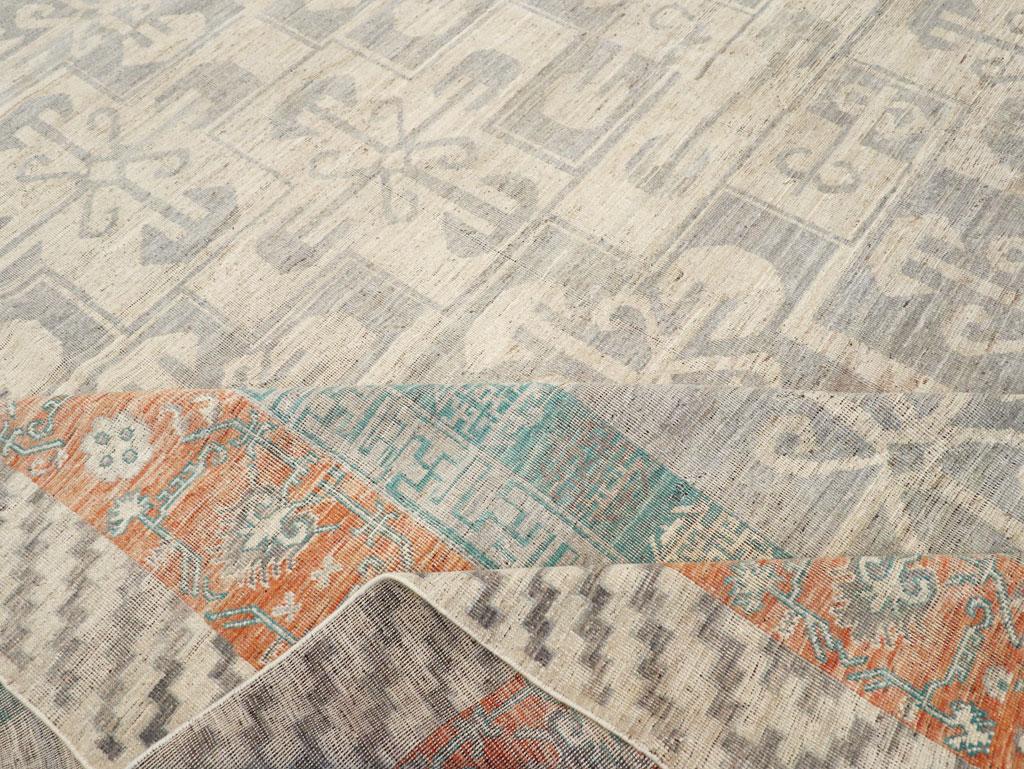 Tapis Khotan du Turkestan oriental surdimensionné du 21e siècle en vente 1