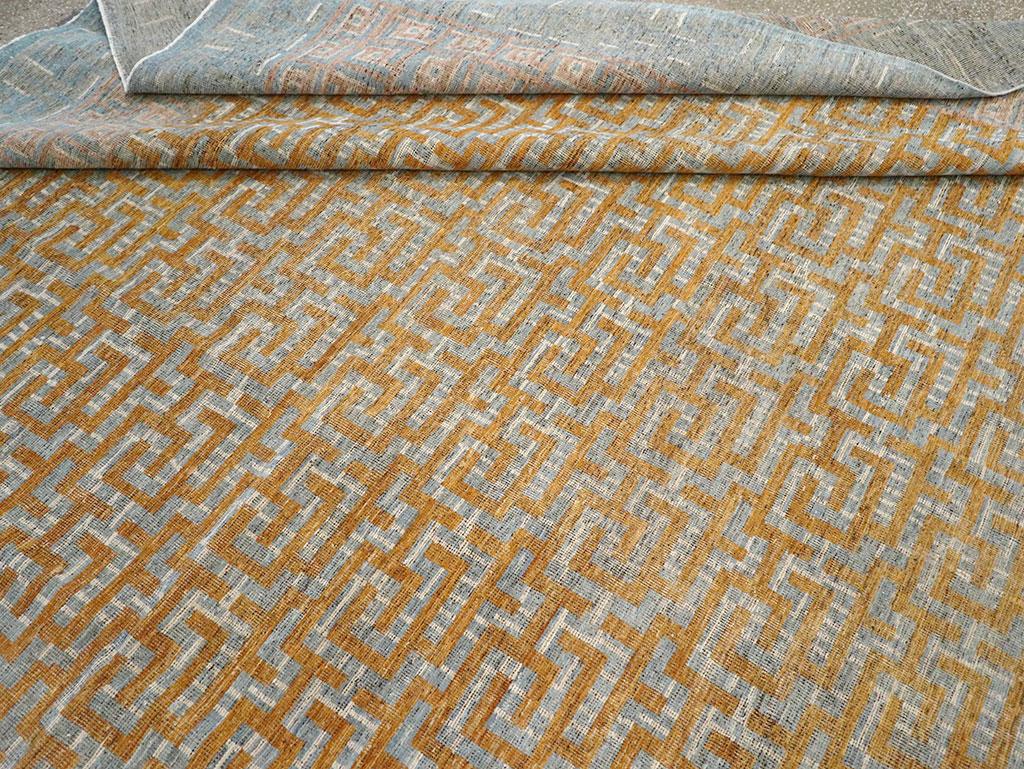 Tapis Khotan du Turkestan oriental surdimensionné du 21e siècle en vente 2