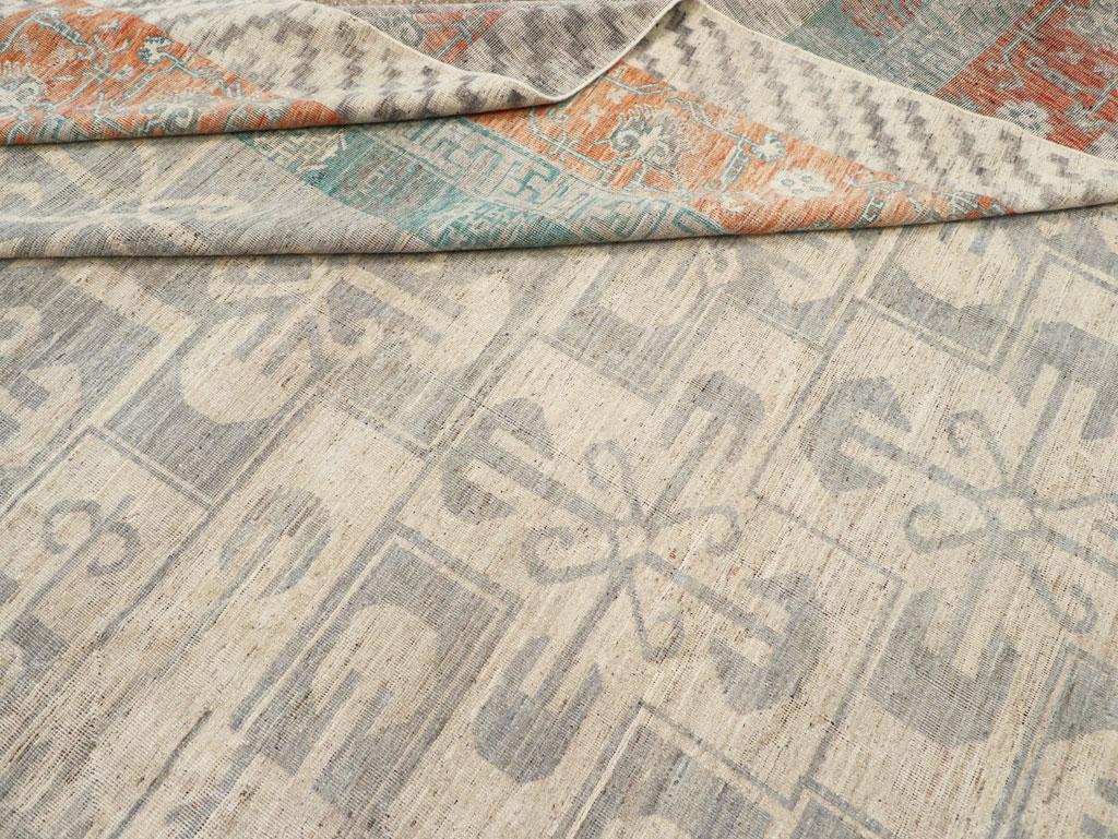 Tapis Khotan du Turkestan oriental surdimensionné du 21e siècle en vente 2