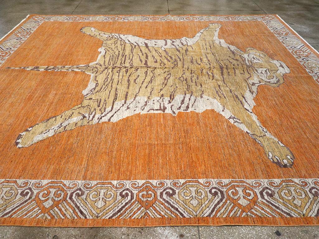 Alfombra pictórica Khotan del Turquestán Oriental del siglo XXI Tamaño de la habitación Anudado a mano en venta