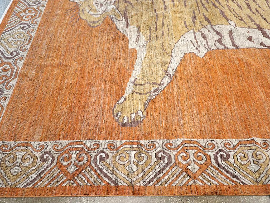 Alfombra pictórica Khotan del Turquestán Oriental del siglo XXI Tamaño de la habitación en Nuevo estado para la venta en New York, NY